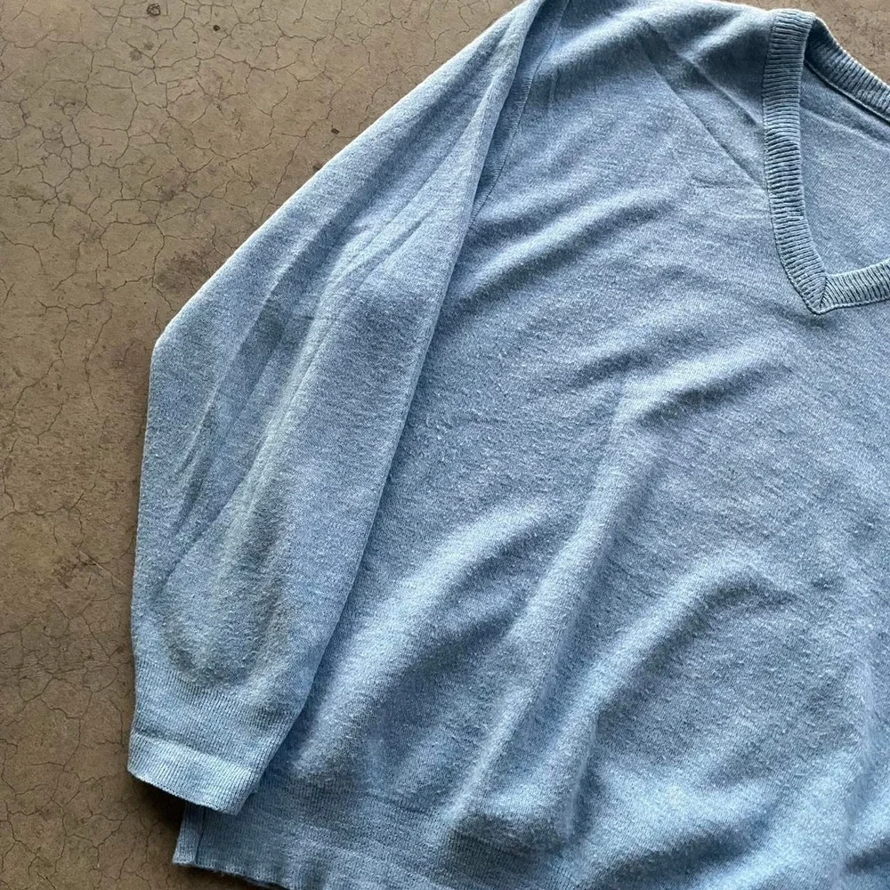 Vintage blue blank v neck sweater Measures xl